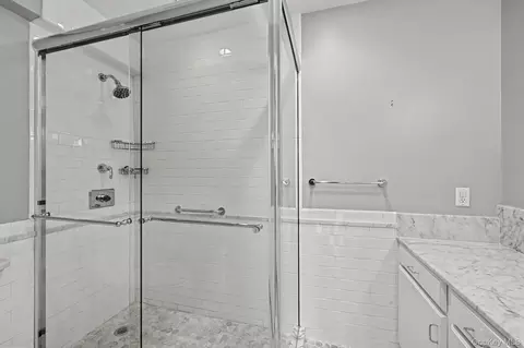 Bath - 720 Milton Rd #N4E, Rye, NY 10580 photo 6 of 7