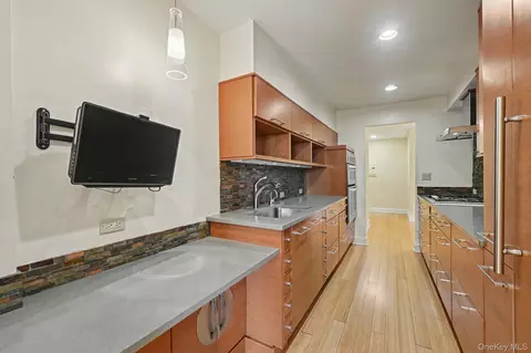 Kitchen - 720 Milton Rd #N4E, Rye, NY 10580 photo 2 of 3