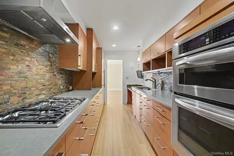 Kitchen - 720 Milton Rd #N4E, Rye, NY 10580 photo 3 of 3