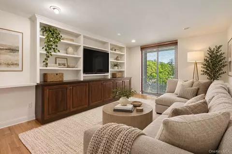 Living - 720 Milton Rd #N4E, Rye, NY 10580 photo 4 of 6