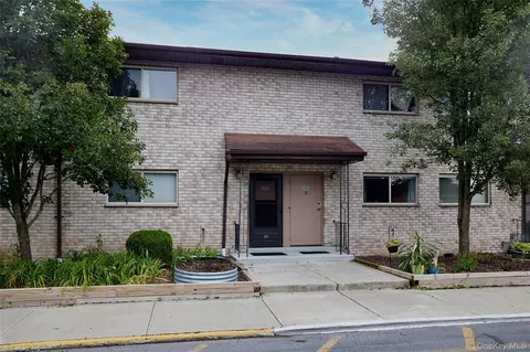 26 Cooper Rd #205, Poughkeepsie, NY 12603