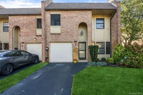 148 Southgate Cir, Massapequa Park, NY 11762