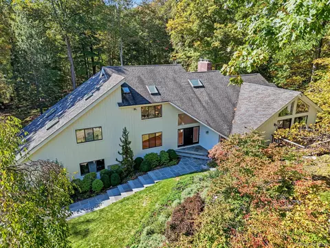 4 Stone Hollow Way, North Castle, NY 10504