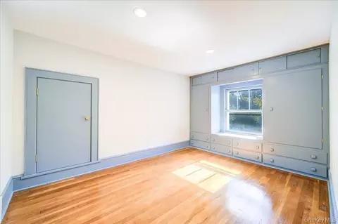 Bedroom - 943 Main St, Fishkill, NY 12524 photo 6 of 7