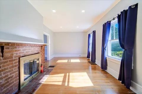 Living - 943 Main St, Fishkill, NY 12524 photo 2 of 4