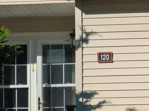 120 Highwood Dr, New Windsor, NY 12553