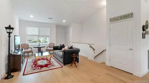 Entry Way - 272 Silver Timber Dr, Yaphank, NY 11980 photo 8 of 9