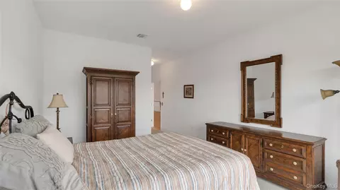 Bedroom - 272 Silver Timber Dr, Yaphank, NY 11980 photo 1 of 4