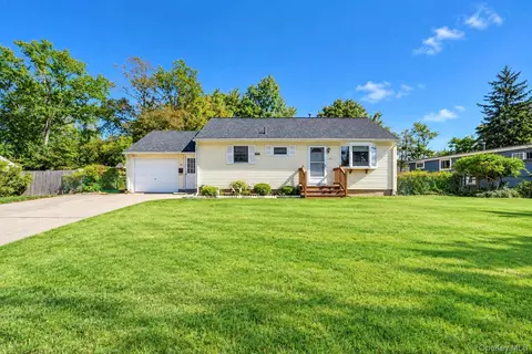 34 Midday Dr, Centereach, NY 11720