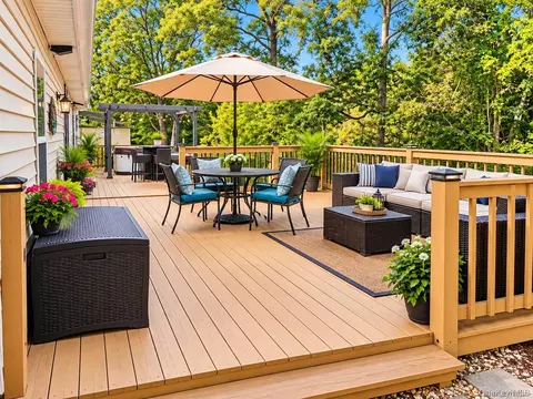 Exterior - 39 Orchid Rd, Patchogue, NY 11772 photo 3 of 4