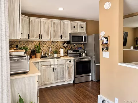 Kitchen - 39 Orchid Rd, Patchogue, NY 11772 photo 1 of 2