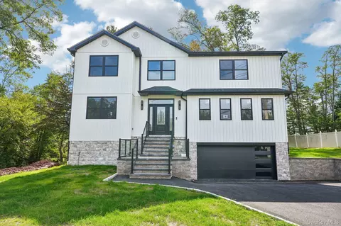 71 Gilchrest Rd, Clarkstown, NY 10989