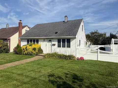 271 Forest Ave, Massapequa, NY 11758