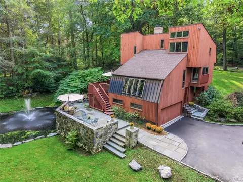 7 Cabin Ridge Rd, New Castle, NY 10514