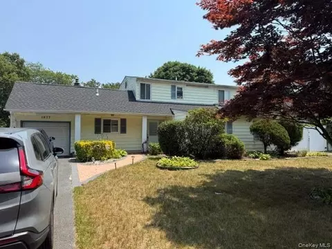 1077 Sipp Ave, Medford, NY 11763