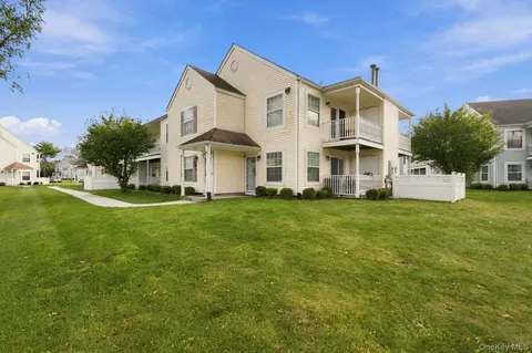100 Fairview Cir, Middle Island, NY 11953
