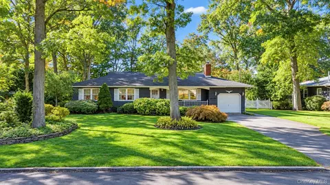 2306 Pine Ave, Ronkonkoma, NY 11779