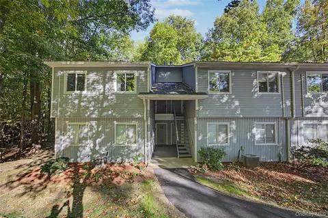 160 Carriage Ct #D, Yorktown, NY 10598