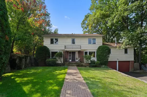 16 Cadillac Dr, New Rochelle, NY 10804