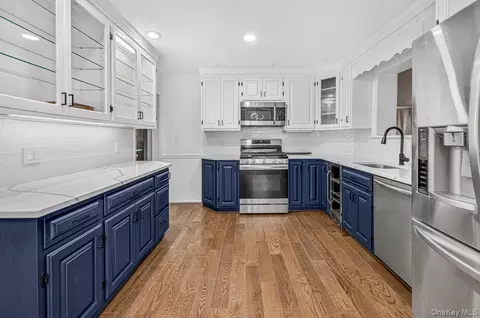 Kitchen - 60 56 Lake Shore Dr, Patchogue, NY 11772 photo 1 of 2