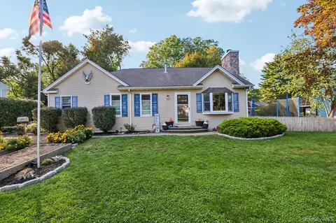 82 Medway Ave, Clarkstown, NY 10920