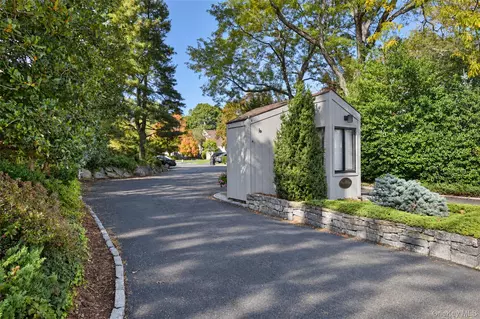 25 Pine Ridge Rd, Larchmont, NY 10538