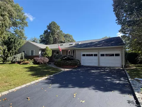 4 Partridge Ln, Huntington, NY 11743