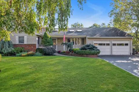4 Partridge Ln, Huntington, NY 11743
