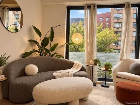 500 W 45th St #209, New York, NY 10036