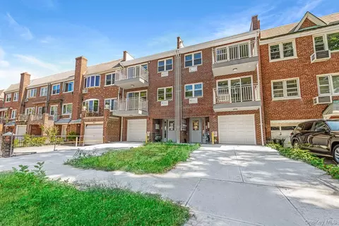 20-65 48th St, Astoria, NY 11105