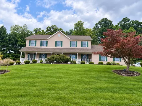 33 John F Kennedy Dr, Stony Point, NY 10980