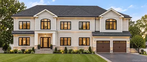 24 Stratford Ave, Dix Hills, NY 11746