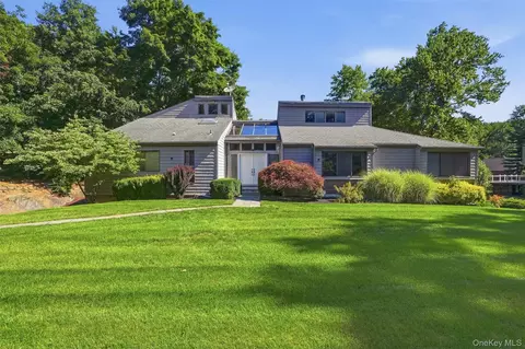 1 Kings Grant Way, Mount Pleasant, NY 10510