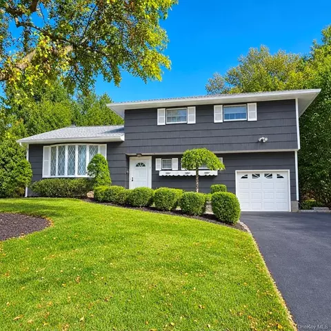 34 Radcliff Dr, Clarkstown, NY 10956