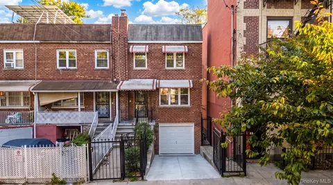 946 E 215th St, New York, NY 10469