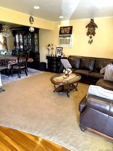 Living - 8 Debora Dr, Plainview, NY 11803 photo 1 of 1