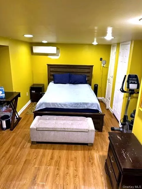 Bedroom - 8 Debora Dr, Plainview, NY 11803 photo 3 of 3