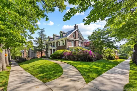 8273 Beverly Rd, New York, NY 11415