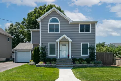 11 Cherry St, Glen Head, NY 11545