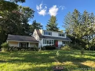 4 Spruce St, Clarkstown, NY 10954