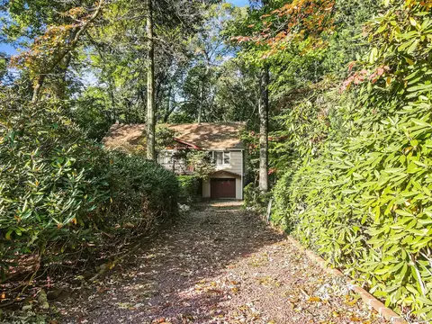 5 Everest Ct, Huntington Station, NY 11746