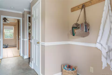 Entry Way - 79 Millbrook Rd, Wallkill, NY 12589 photo 4 of 6