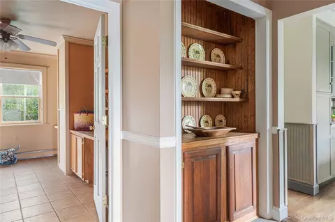 Entry Way - 79 Millbrook Rd, Wallkill, NY 12589 photo 3 of 6