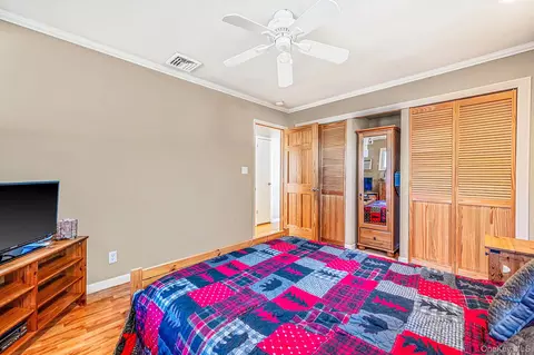 Bedroom - 30 Janet Dr, Plainview, NY 11803 photo 2 of 5