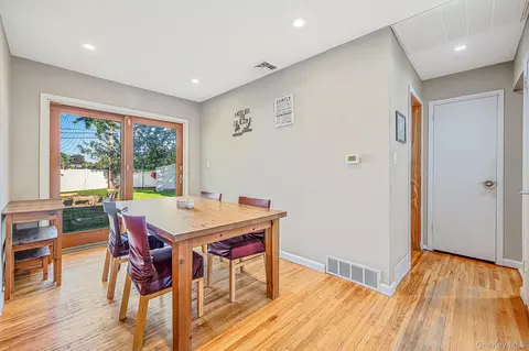 Dining - 30 Janet Dr, Plainview, NY 11803 photo 1 of 2