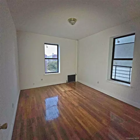 645 Barretto St #3J, New York, NY 10474