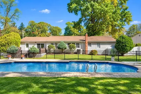 130 Rocky Point Landing Rd, Rocky Point, NY 11778