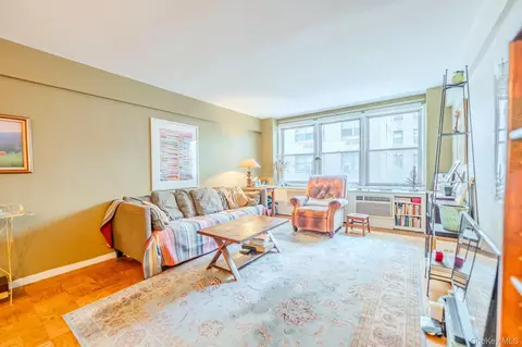 141 E 55th St #4H, New York, NY 10022