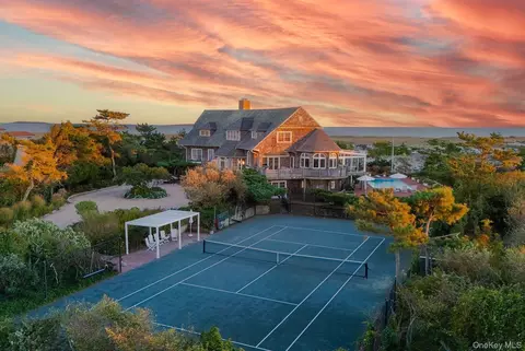 2040 Meadow Ln, Southampton, NY 11968