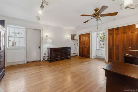 Bedroom - 132 E 238th St, New York, NY 10470 photo 5 of 8